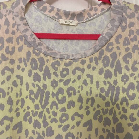 ODDY • Boutique Rainbow Leopard Animal Print Overside Top - Picture 3 of 7